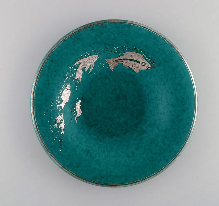 Wilhelm Kåge (1889-1960) for Gustavsberg. Large and rare Argenta art deco dish 
in glazed ceramics. Beautiful glaze in shades of green with silver inlay in the 
form of fish. Mid-20th century.
