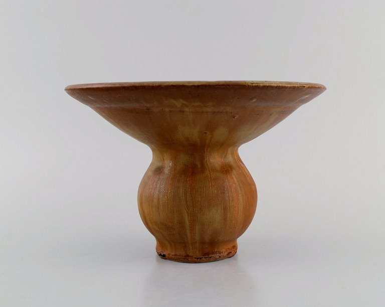 Patrick Nordstrøm/Carl Halier for Royal Copenhagen. Antik unika vase i glaseret 
keramik. Smuk glasur i lyse brune nuancer. Dateret 1917.
