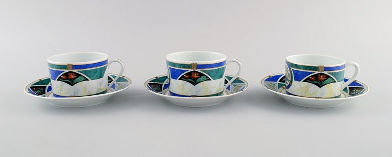 Limoges, Frankrig. Tre Christian Dior "Dioricis" jubilæums kaffekopper med 
underkopper. 1960/70