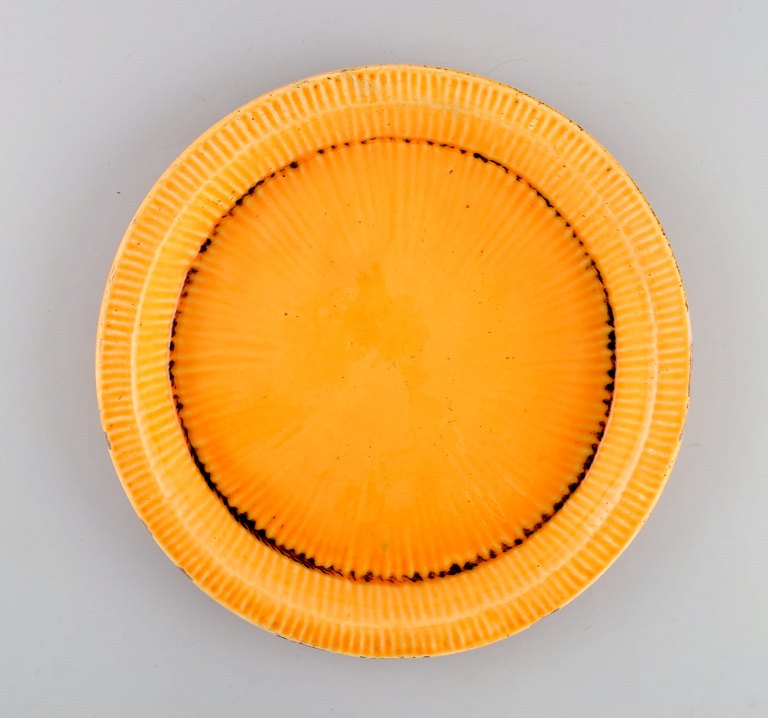 Svend Hammershøi for Kähler, HAK. Fluted dish in glazed stoneware. Beautiful 
yellow uranium glaze. 1930s / 40s.
