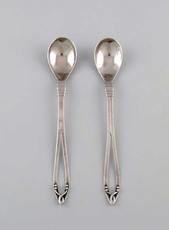 Two early and rare Georg Jensen ice tea spoons. Dated 1904-1908.
