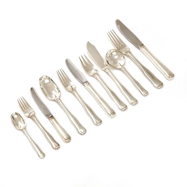 Georg Jensen Old Danish Silberbesteck von Harald Nielsen für 12 Personen. 
Insgesamt 145 Teile