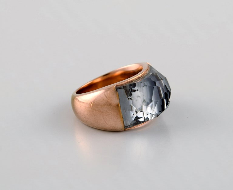 Swarovski signet ring in gold tone adorned with smoky quartz.

