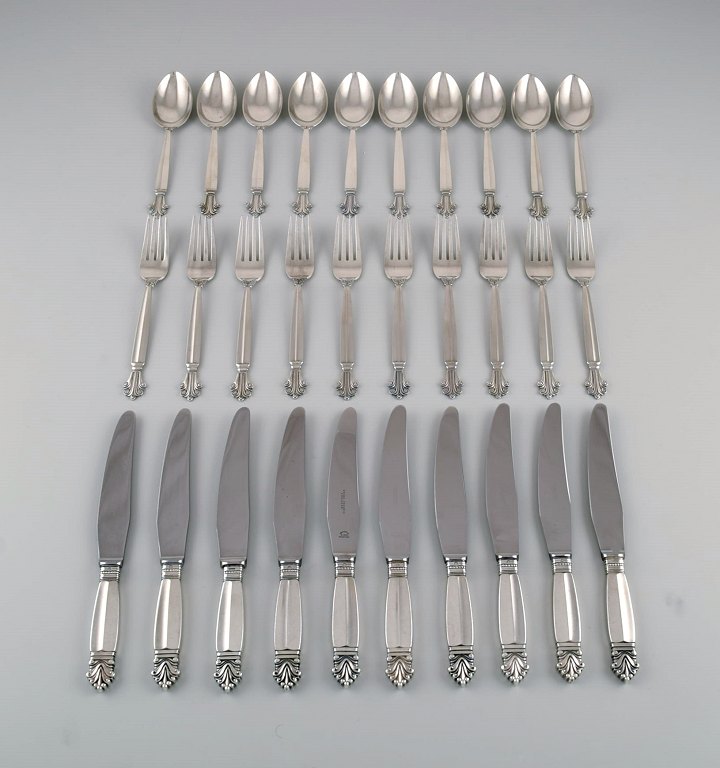 Georg Jensen Acanthus dinner service in sterling silver for 10 people.
