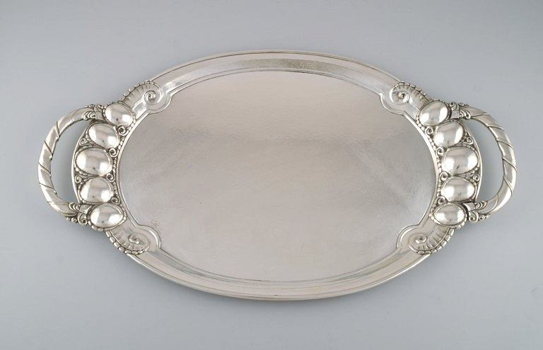 Large Georg Jensen "Melon" serving platter in sterling silver. Model number 
159B. In a mahogany case from Georg Jensen.
