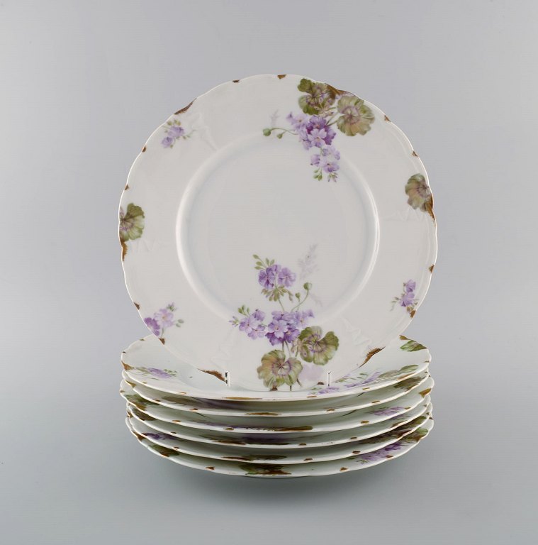 Rosenthal, Tyskland. Seks Iris middagstallerkener i håndmalet porcelæn med 
blomster og gulddekoration. 1920