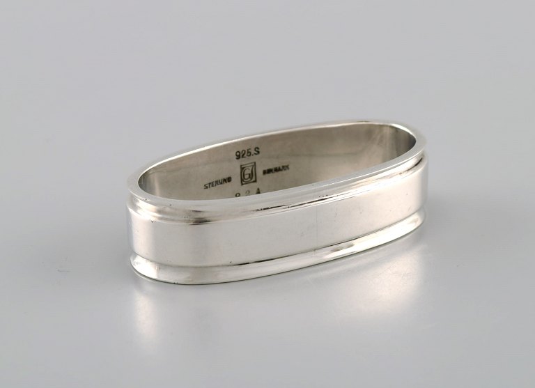 Georg Jensen Pyramid napkin ring in sterling silver. Model number 22A. Dated 
1933-1944.
