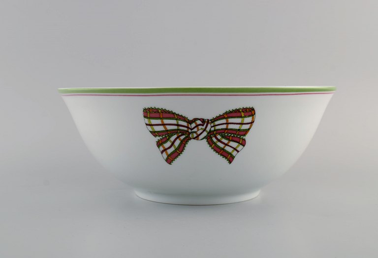 Limoges, Frankrig. Sjælden Christian Dior "Spring" skål i porcelæn dekoreret med 
bånd og sløjfe. 1980