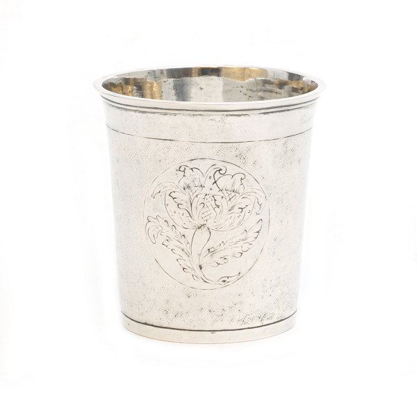 Danish silver cup by Povl Hansen, Kolding, 1742-64. Dated 1761. H: 9,1cm. W: 
136gr