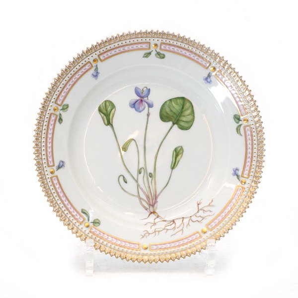 Flora Danica plate by Royal Copenhagen. #3573. D: 19,5cm