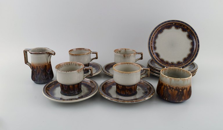 Bing & Grøndahl Mexico coffee service in glazed stoneware for four people. 
Danish design, 1970s / 80s.
