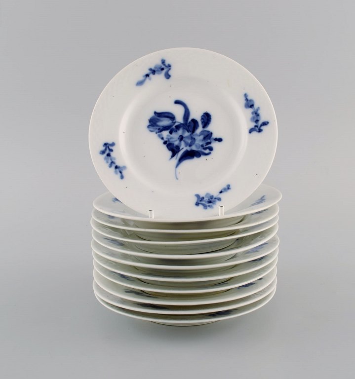 11 antique Copenhagen Blue Flower Braided cake plates. Model number 10/8094. 
Late 19th century.
