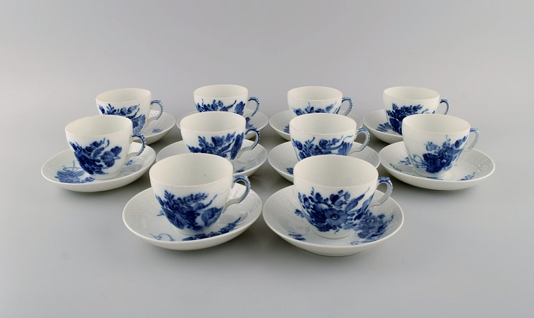 10 Royal Copenhagen Blå Blomst Svejfet kaffekopper med underkopper. 1960