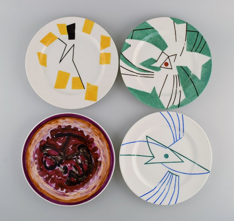 A. Beaudin for Christofle. Four dinner plates in hand-painted porcelain. Cubist 
style. France. Dated 1950.
