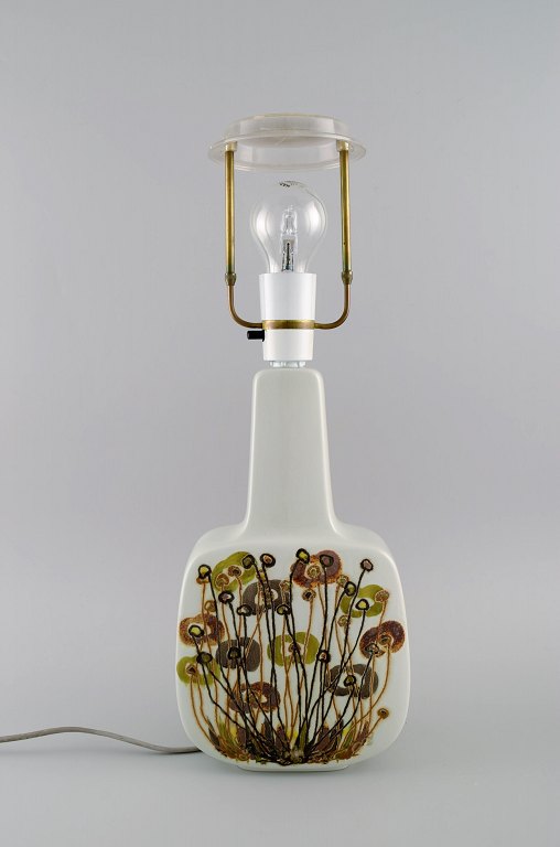 Royal Copenhagen retro bordlampe i fajance dekoreret med blomster. 1970