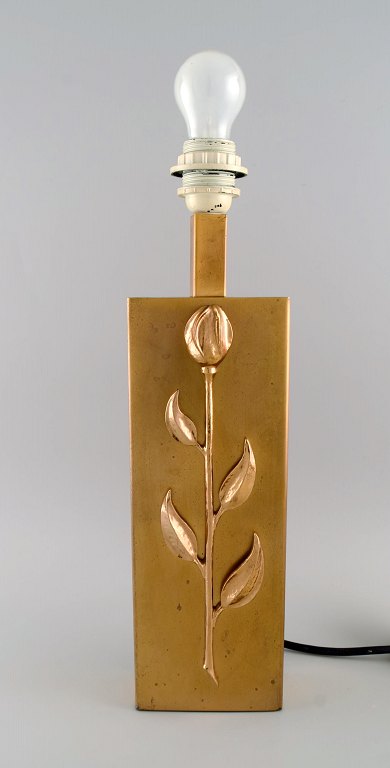 Maison Charles style. Table lamp in brass modeled with flower. France, 1960s.
