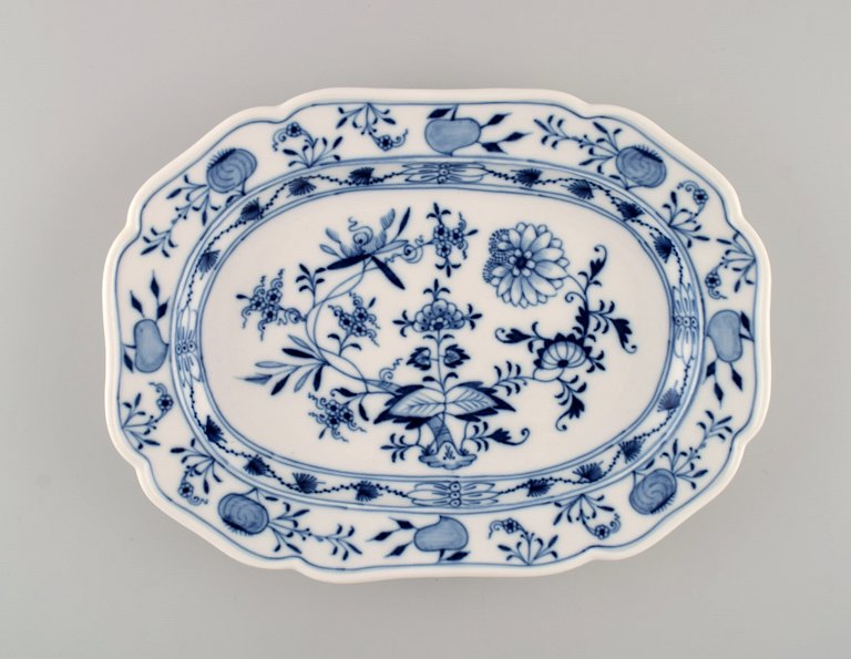 Meissen Løgmønstret serveringsfad i håndmalet porcelæn. Ca. 1900.
