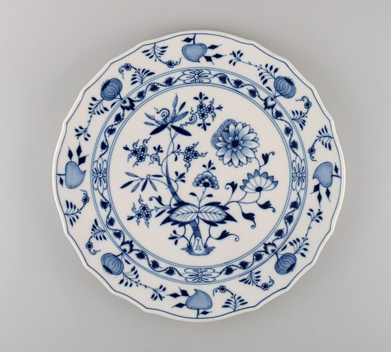 Rundt Meissen Løgmønstret fad i håndmalet porcelæn. Ca. 1900.
