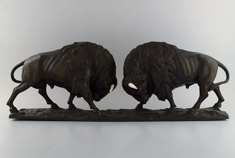 Peder Marius Jensen (1883 - 1925), Danish sculptor. Colossal sculpture in 
patinated bronze. Fighting bisons. Horns made of bone. Early 20th century.
