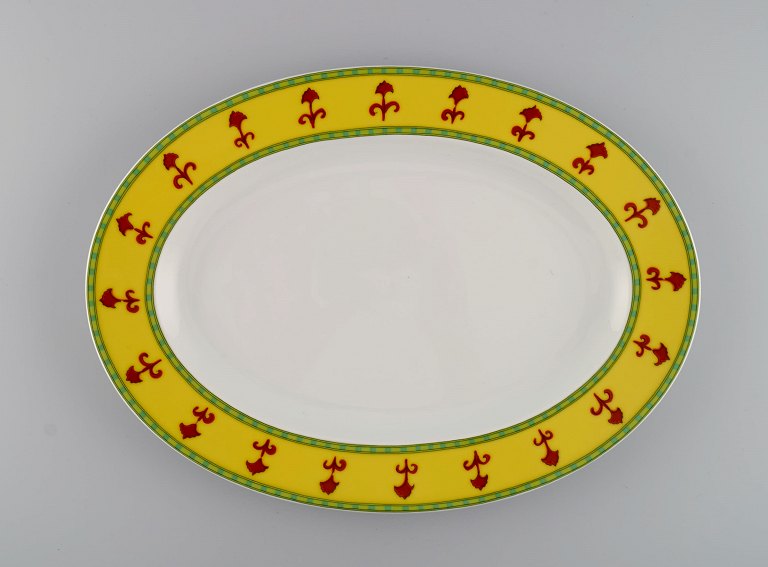 Paul Wunderlich for Rosenthal. Bokhara serving dish in porcelain. Colorful 
design, late 20th century.
