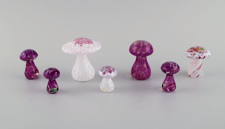 Smålandshyttan, Sweden. Seven mushrooms in mouth-blown art glass. Purple and 
pink shades. 1960/70s.
