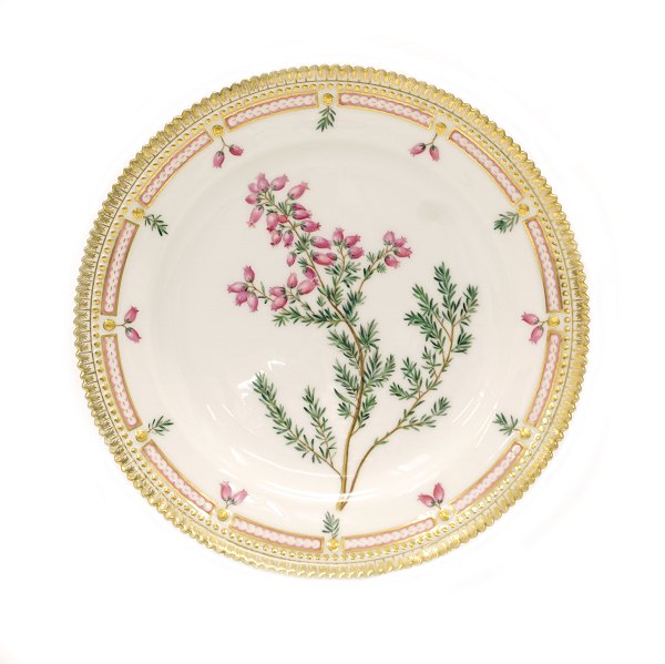 Early Royal Copenhagen Flora Danica porcelain plate. #3550. Royal Copenhagen 
1870-90. D: 22,5cm