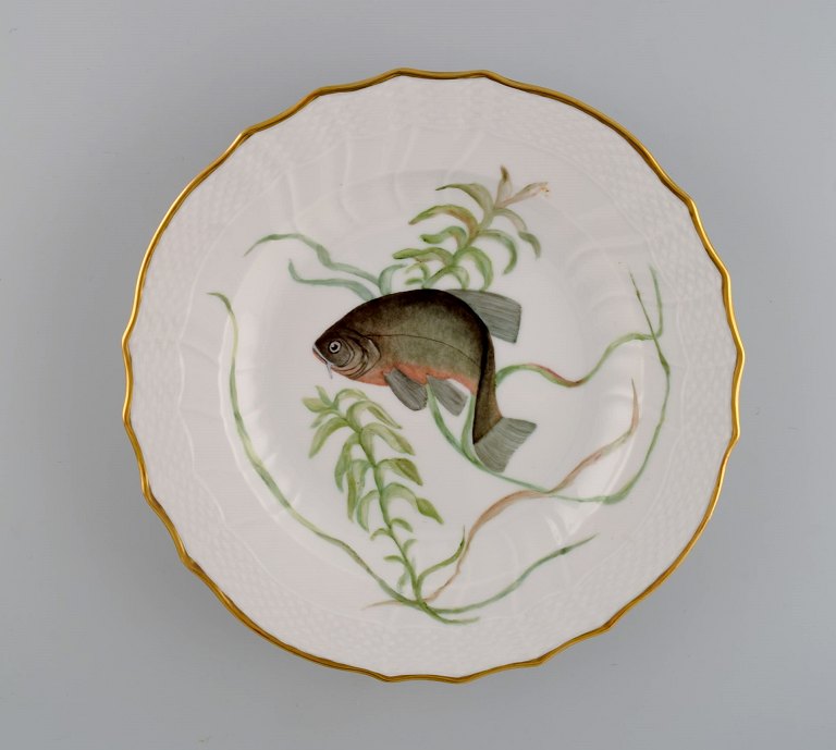 Royal Copenhagen porcelain dinner plate with hand-painted fish motif and golden 
border. Flora / Fauna Danica style. Dated 1968.
