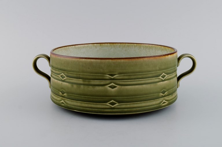 Jens H. Quistgaard (1919-2008) for Bing & Grøndahl. Rune bowl with handles in 
glazed stoneware. 1960s / 70s.
