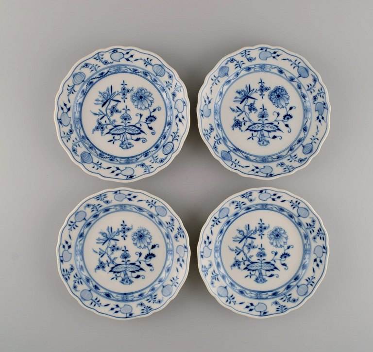 Four antique Meissen Blue Onion plates in hand-painted porcelain. Approx. 1900.
