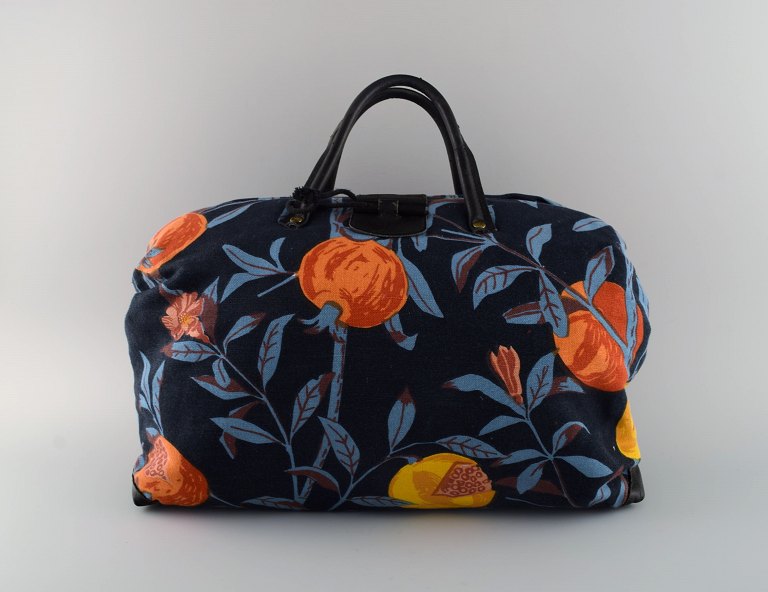 Josef Frank for Svenskt Tenn. Colorful bag with floral motifs. Handles and lock 
in leather and wood. 1970