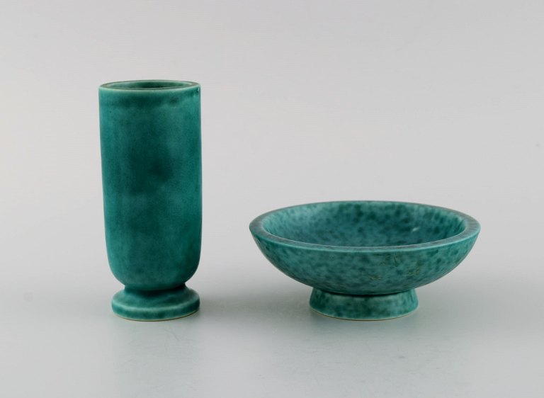 Wilhelm Kåge (1889-1960) for Gustavsberg. Argenta art deco vase og skål i 
glaseret keramik. Smuk glasur i grønne nuancer. Midt 1900-tallet.
