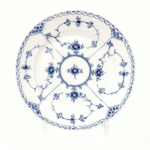 Royal Copenhagen blue fluted half lace plates. Nice 2nd quality. D: 19,5cm