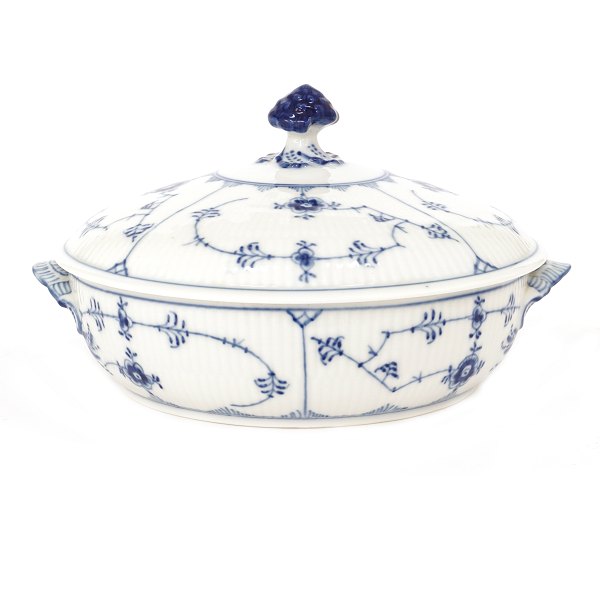 Royal Copenhagen blue fluted tureen #277. H: 14cm. D: 21,5cm