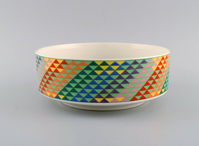 Gallo Design, Germany. Large Pamplona porcelain bowl. Colorful decoration. Late 
20th century.
