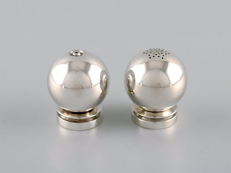 Georg Jensen Pyramid salt and pepper shaker in sterling silver.
