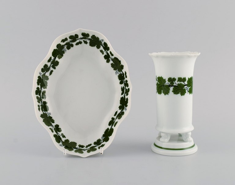 Meissen Green Ivy Vine vase and bowl in hand-painted porcelain. 1940