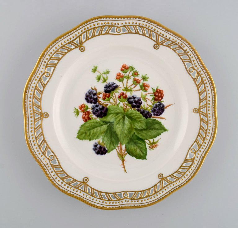 Royal Copenhagen Flora Danica fruit plate in openwork porcelain with 
hand-painted berries and gold decoration. Model number 429/3584. Dated 1968.
