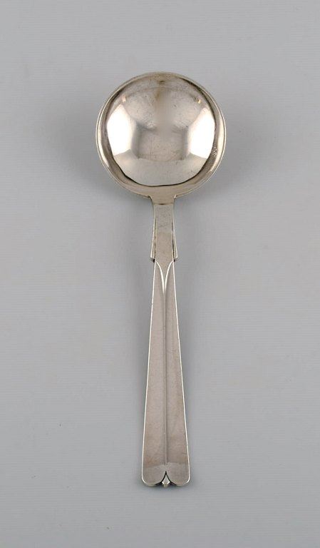 Hans Hansen silverware no. 7. Art deco serving spoon in silver (830). Dated 
1936.
