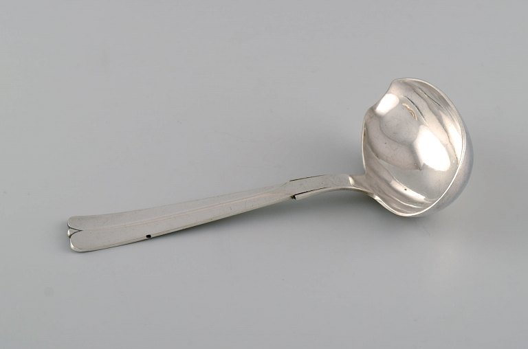 Hans Hansen silverware no. 7. Art deco sauce spoon in sterling silver. 1930s.