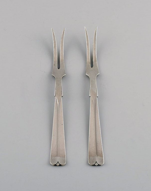 Hans Hansen silverware no. 7. Two art deco cold meat forks in silver (830). 
Dated 1936.
