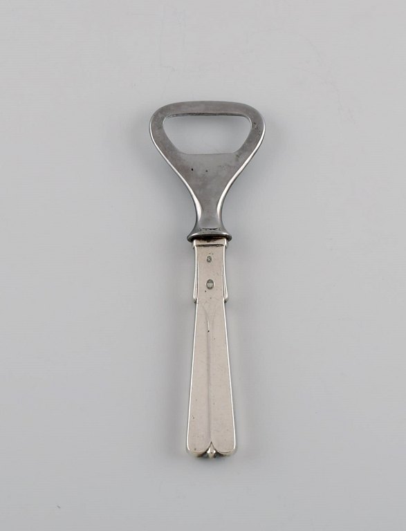 Hans Hansen silverware no. 7. Art deco bottle opener in silver (830) and 
stainless steel. Dated 1936.
