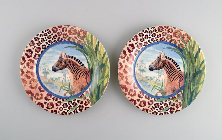 Gien, Frankrig. To Savane porcelænstallerkener med håndmalede zebraer. Sent 1900-tallet.