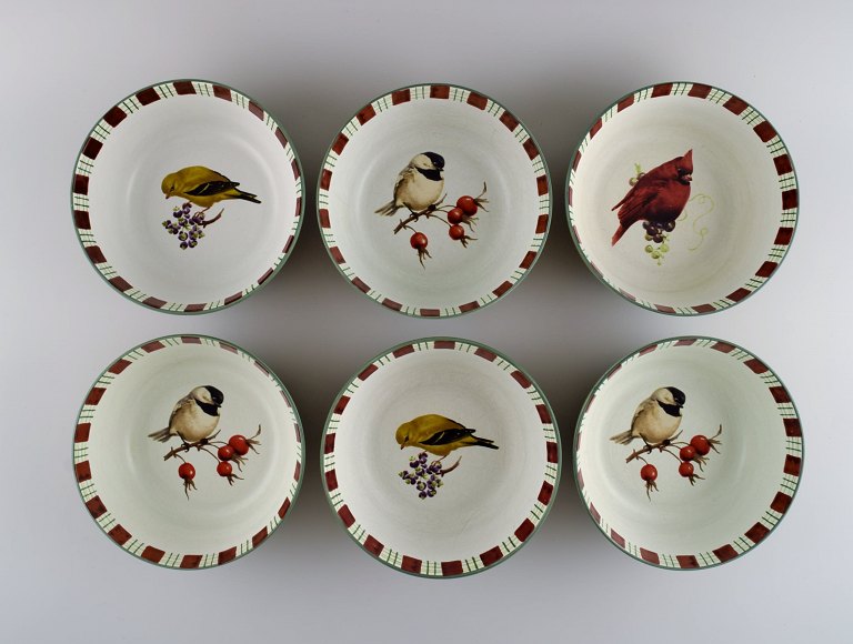 Catherine McClung for Lenox. "Winter greetings everyday". Seks skåle i glaseret 
stentøj dekoreret med mistelten, fugle og rødt bånd. Ca. 2000.
