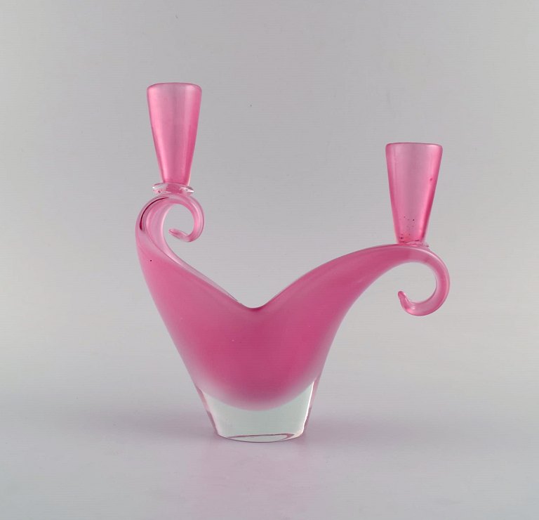 To armet Murano lysestage i lyserødt mundblæst kunstglas. Italiensk design, 
1960