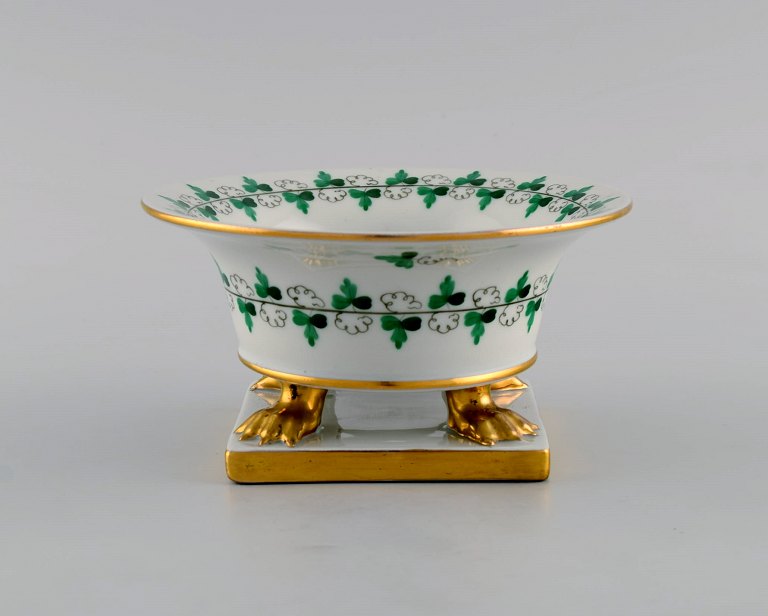 Herend bowl on feet in hand-painted porcelain with gold decoration. Mid 20th 
century.
