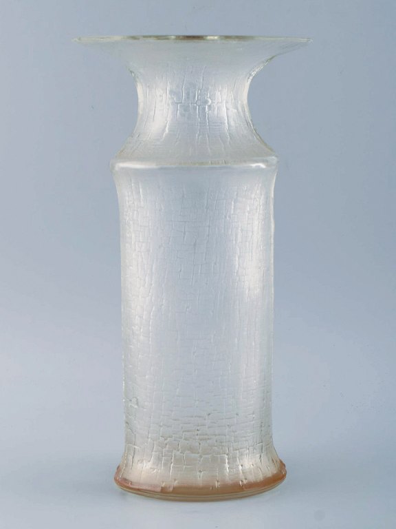 Timo Sarpaneva for Iittala. Vase in clear mouth blown art glass. Finnish design, 
1960s.
