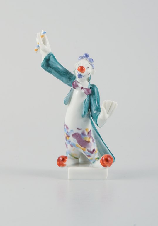 Peter Strang (f.1936) for Meissen. Figur i håndmalet porcelæn. Dirigent fra 
klovneorkestret. Modelnr 60650.