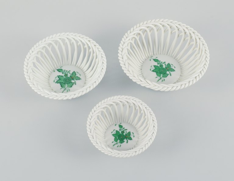 Herend Green Chinese Bouquet, three small bowls in hand-painted porcelain.