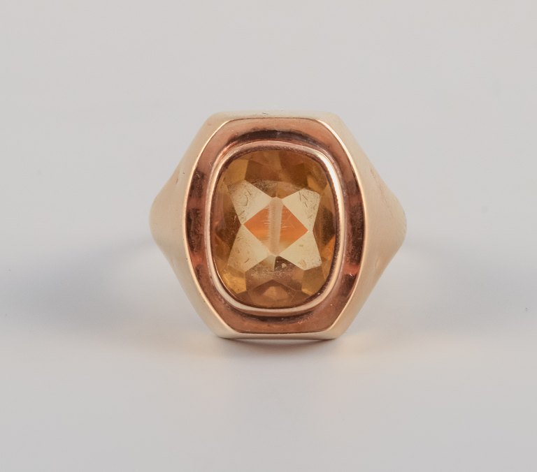 14 carat modernist gold ring adorned with yellow citrine, Danish goldsmith, 
approx. The 1960s.