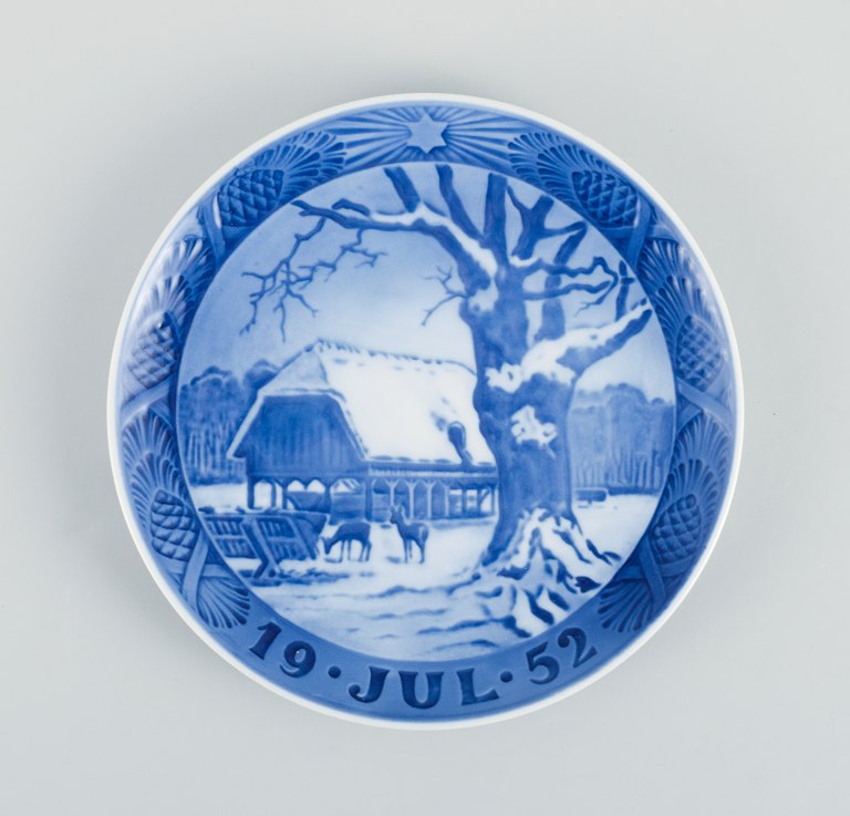 Royal Copenhagen Christmas plate from 1952.
